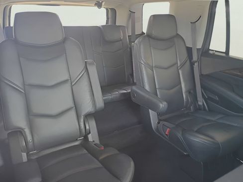 Used 2016 Cadillac Escalade Luxury AWD/4WD image 34
