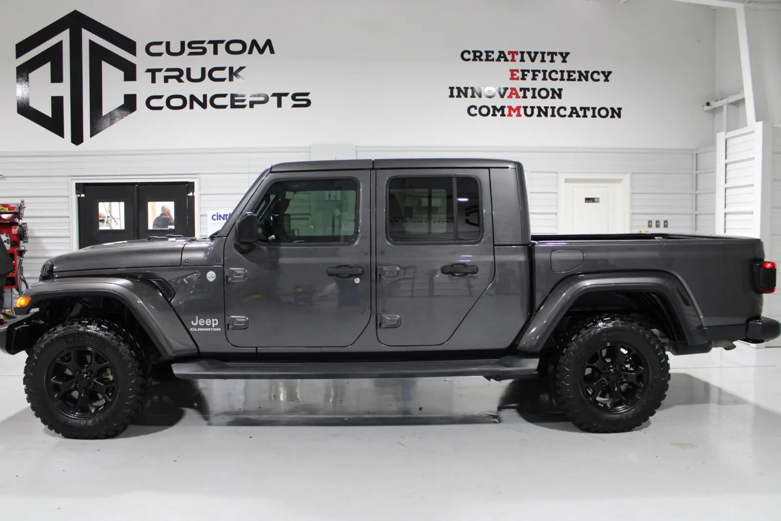 Used 2021 Jeep Gladiator Overland w/ Popular Equipment Package AWD/4WD image 17