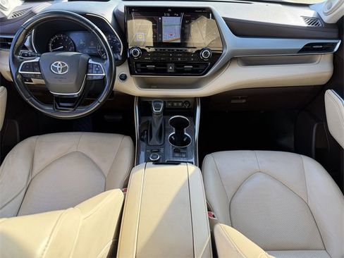 Certified 2020 Toyota Highlander Platinum image 11