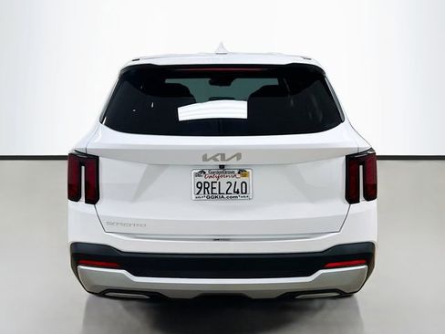 Certified 2024 Kia Sorento LX image 6