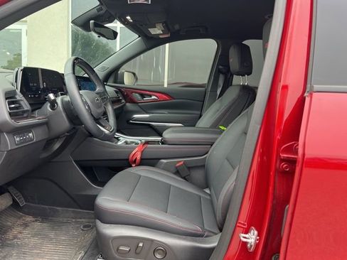 Used 2025 Chevrolet Traverse Z71 w/ Enhanced Driving Package AWD/4WD image 6