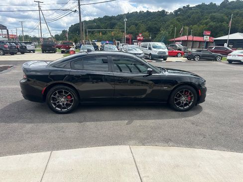 Used 2018 Dodge Charger GT AWD/4WD image 4