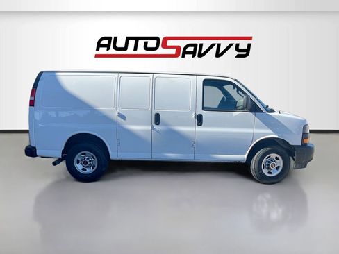 Used 2024 GMC Savana 2500 w/ Driver Convenience Package image 8