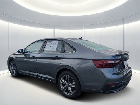 Used 2024 Volkswagen Jetta SE image 6