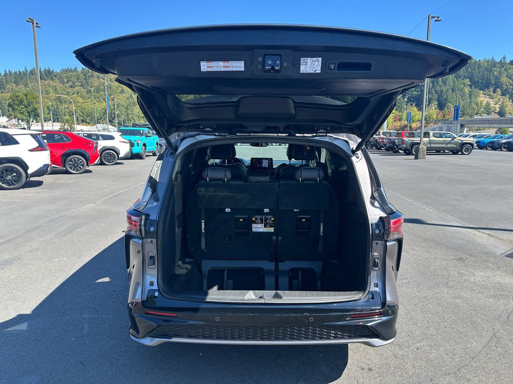 Used 2022 Toyota Sienna XSE w/ XSE Plus Package FWD image 11