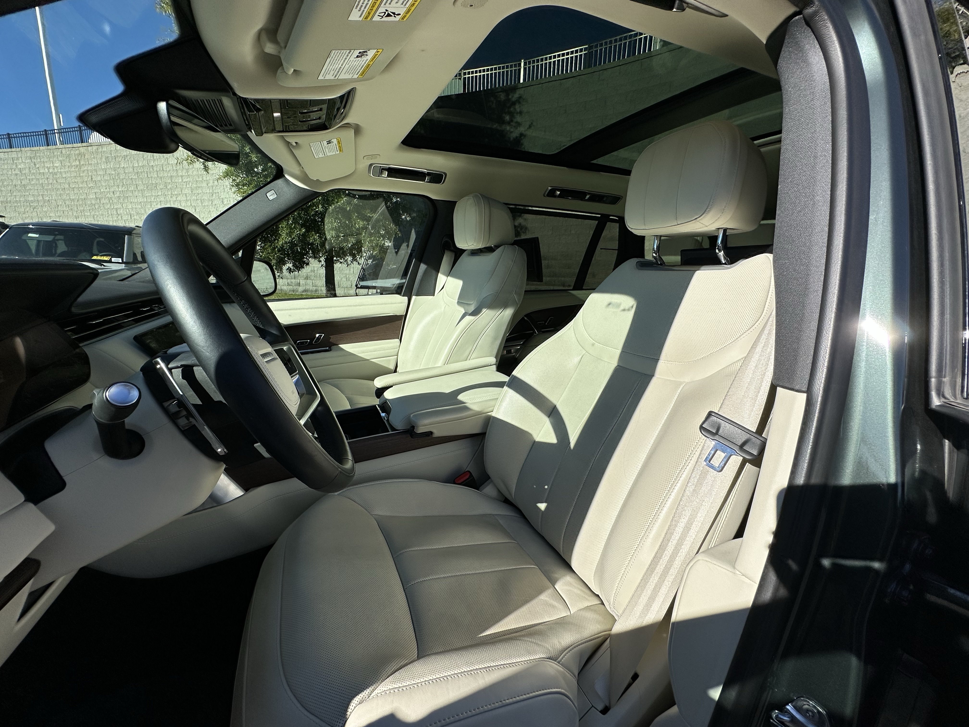 Used 2024 Land Rover Range Rover Long Wheelbase SE AWD/4WD image 15
