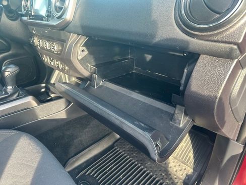 Used 2019 Toyota Tacoma TRD Sport image 32