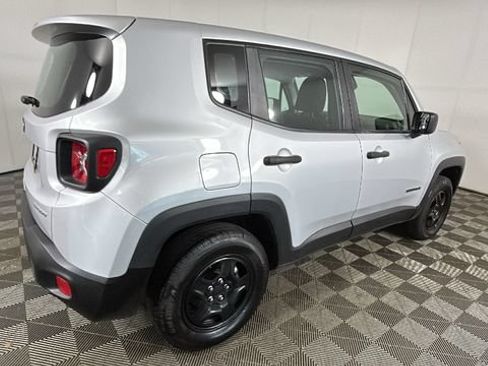 Used 2021 Jeep Renegade Sport AWD/4WD image 3