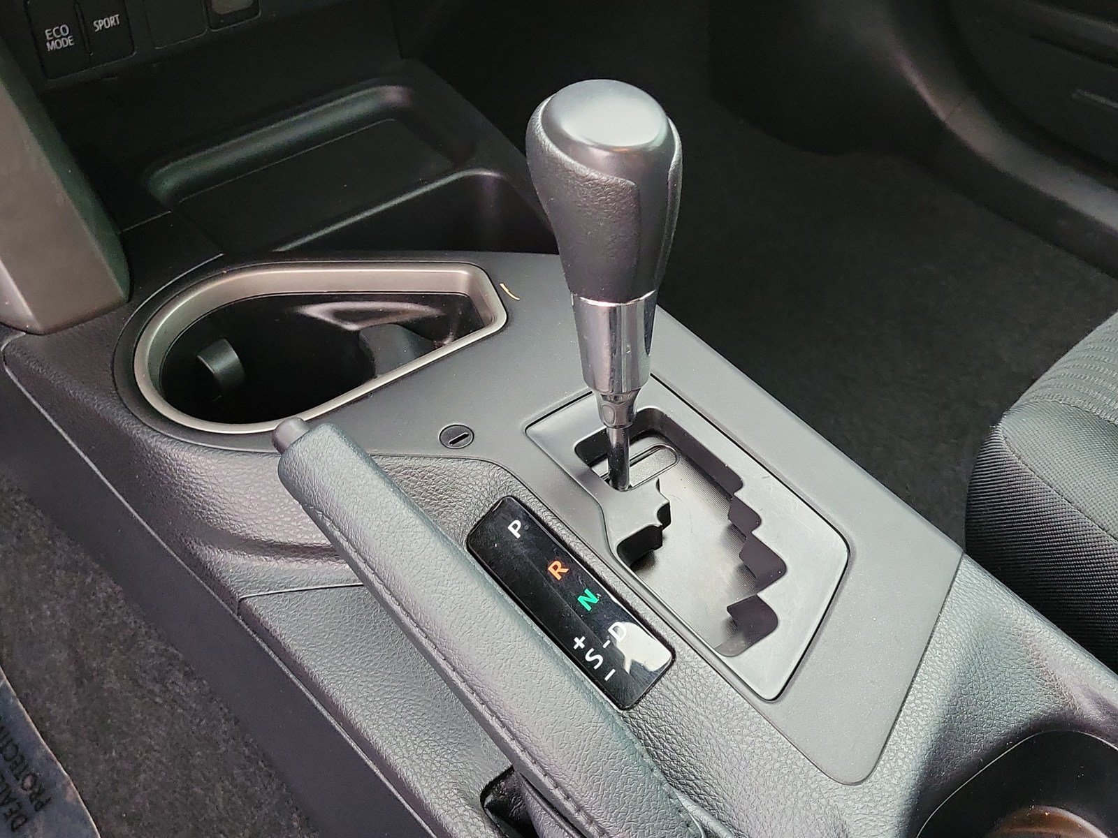 Used 2018 Toyota RAV4 LE FWD image 25