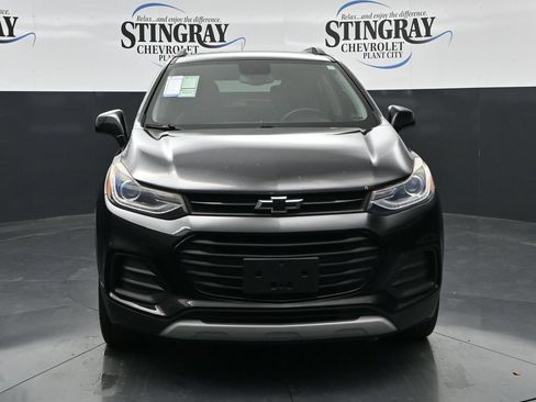 Used 2019 Chevrolet Trax LT w/ Sun & Sound Package AWD/4WD image 2