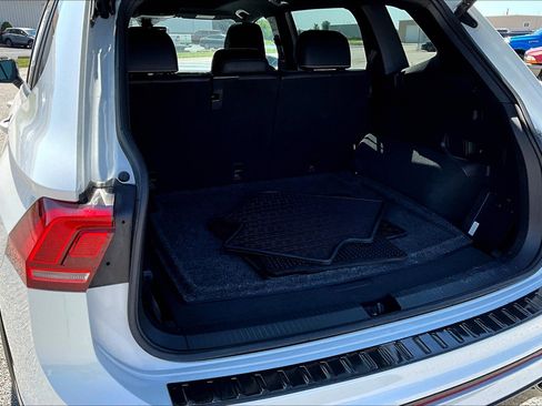 Used 2022 Volkswagen Tiguan SE R-Line image 19