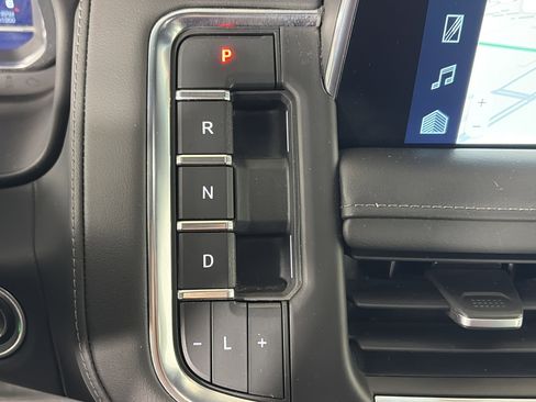 Used 2022 Chevrolet Tahoe Z71 w/ Luxury Package image 30