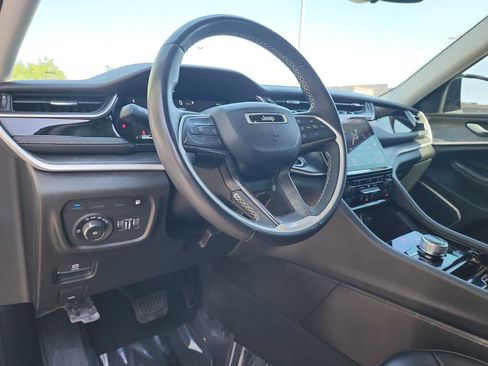 Used 2023 Jeep Grand Cherokee 4WD 4xe image 2