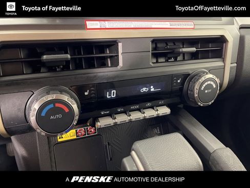 Used 2025 Toyota Tacoma SR5 AWD/4WD image 27
