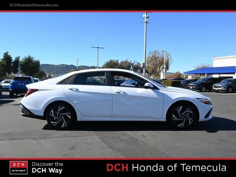 Used 2025 Hyundai Elantra Limited image 5