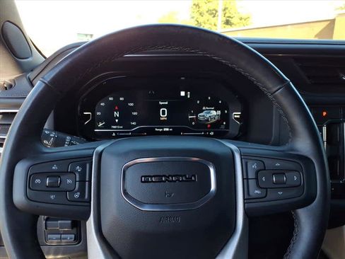 Used 2022 GMC Yukon Denali w/ Advanced Technology Package image 32