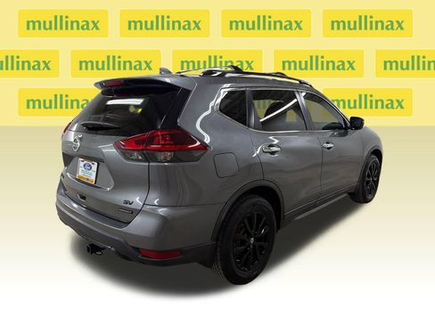 Used 2018 Nissan Rogue SV FWD image 3