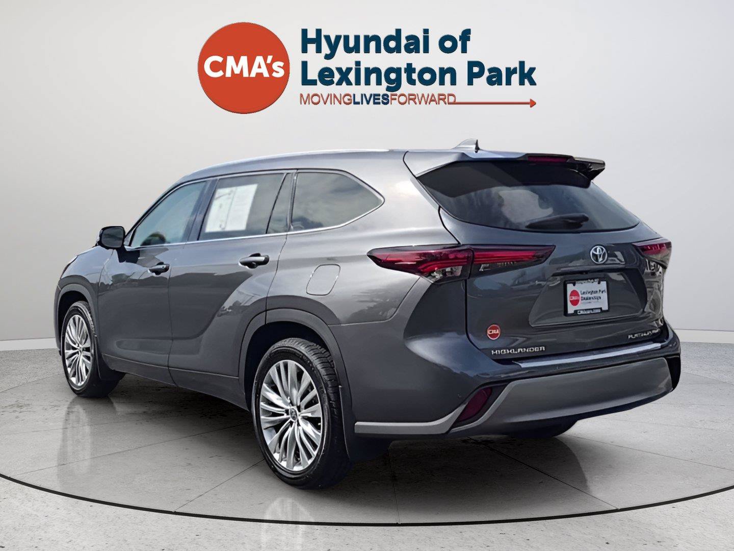 Used 2024 Toyota Highlander Platinum AWD/4WD image 3