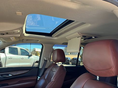 Used 2020 Cadillac Escalade Premium Luxury image 18