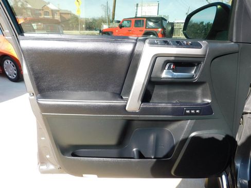 Used 2016 Toyota 4Runner Limited image 9