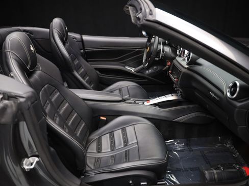 Used 2016 Ferrari California T image 68