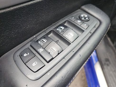 Used 2019 Chrysler Pacifica Limited FWD image 28
