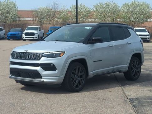 Used 2024 Jeep Compass Limited w/ High Altitude Package image 7