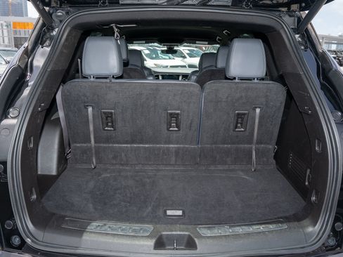 Used 2024 Buick Enclave Essence w/ Technology Package FWD image 9