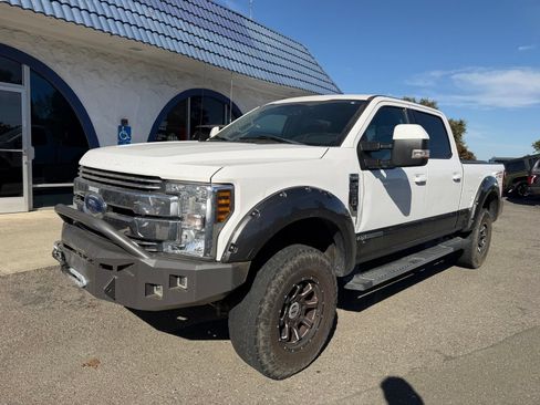 Used 2018 Ford F250 Lariat w/ Lariat Value Package AWD/4WD image 1