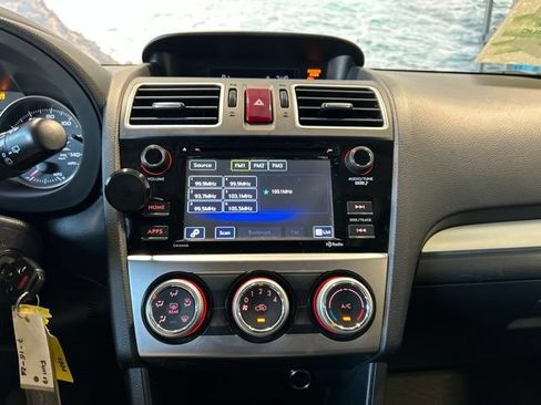 Used 2015 Subaru Crosstrek 2.0i Premium w/ Moonroof Package AWD/4WD image 4