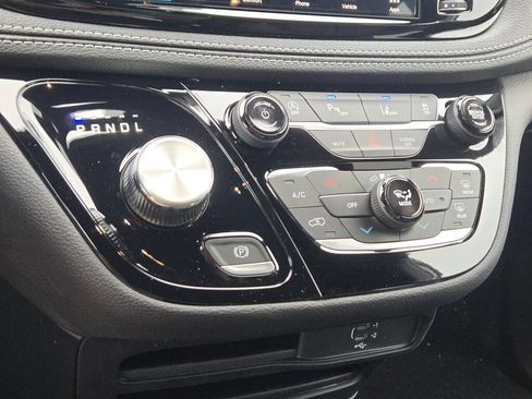 New 2026 Chrysler Pacifica Select FWD image 26