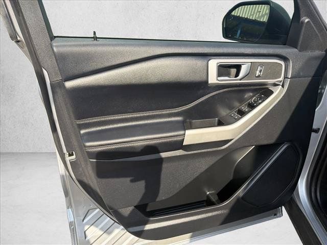 Used 2022 Ford Explorer XLT RWD image 9