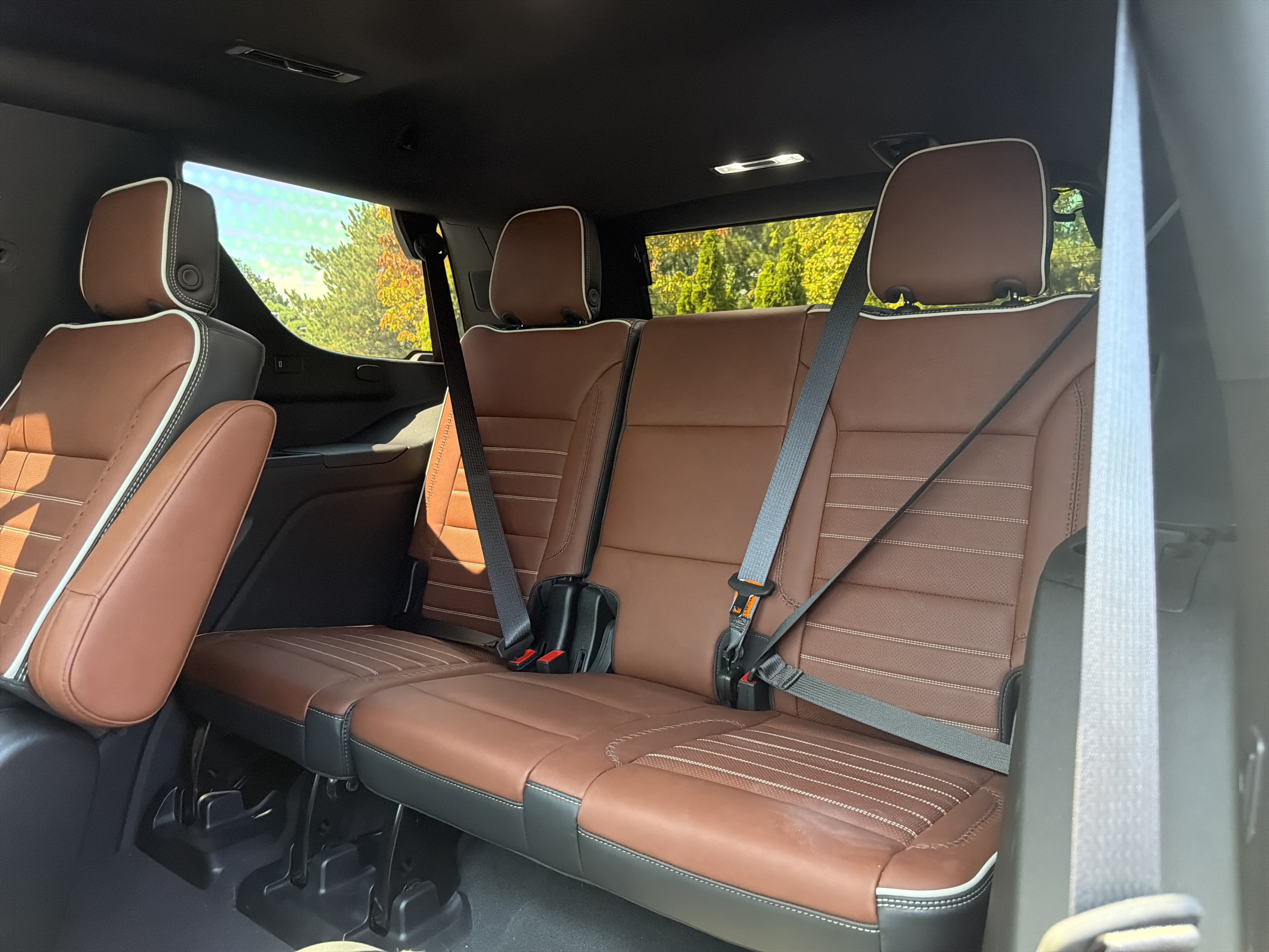 Used 2023 GMC Yukon Denali Ultimate w/ LPO, Floor Liner Package AWD/4WD image 11