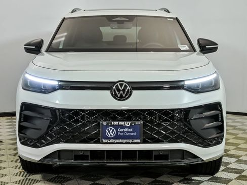 Used 2025 Volkswagen Tiguan SE R-Line AWD/4WD image 4