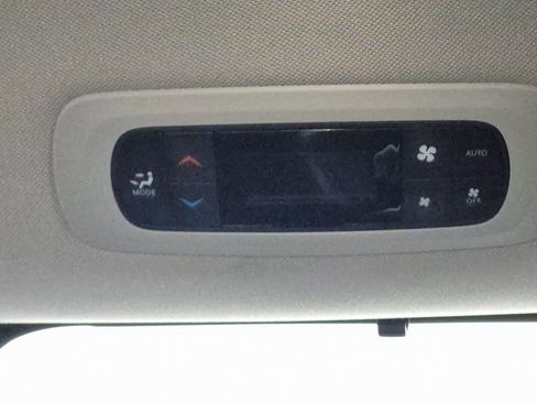 Used 2023 Chrysler Pacifica Touring-L image 22