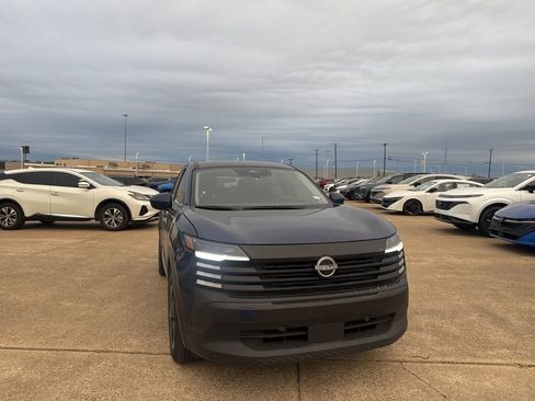 Certified 2025 Nissan Kicks SV image 3