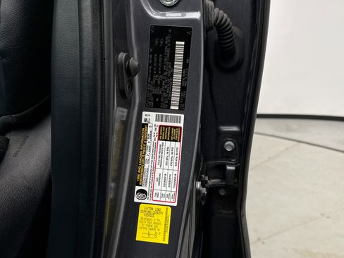 Used 2024 Toyota Highlander XLE image 25