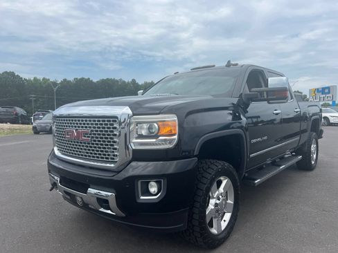 Used 2016 GMC Sierra 2500 Denali w/ Duramax Plus Package AWD/4WD image 2