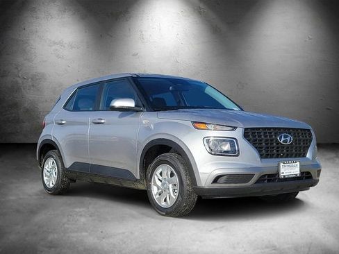 New 2026 Hyundai Venue SE image 2