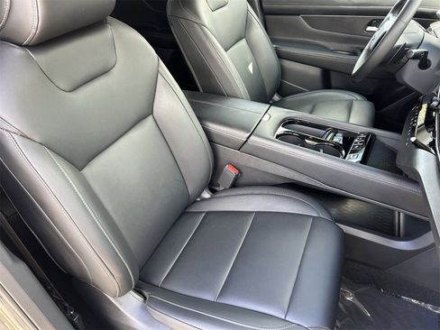 Certified 2025 Nissan Murano SV image 10