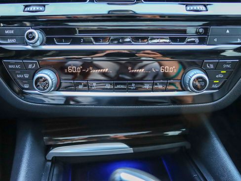 Used 2018 BMW 530e image 40