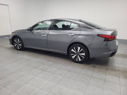 Used 2022 Nissan Altima 2.5 SV w/ SV Premium Package FWD image 3