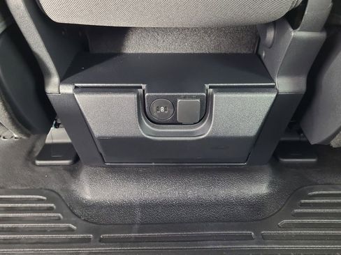 Used 2025 Ford F250 XL w/ FX4 Off-Road Package image 16