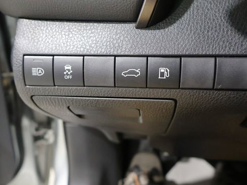 Used 2018 Toyota Camry SE w/ Audio Package FWD image 31