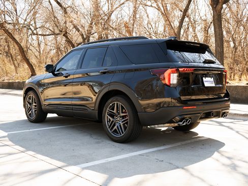 Used 2026 Ford Explorer ST image 7