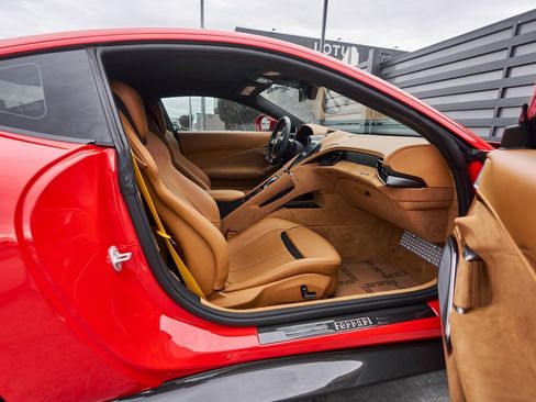 Used 2023 Ferrari Roma image 31