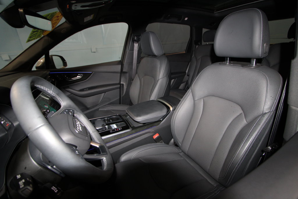 Used 2025 Audi Q7 3.0T Prestige w/ Prestige Package AWD/4WD image 4