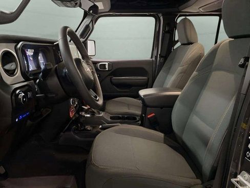 Used 2024 Jeep Wrangler Unlimited image 16