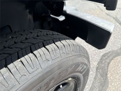 Used 2017 Jeep Wrangler Sport w/ Connectivity Group AWD/4WD image 12