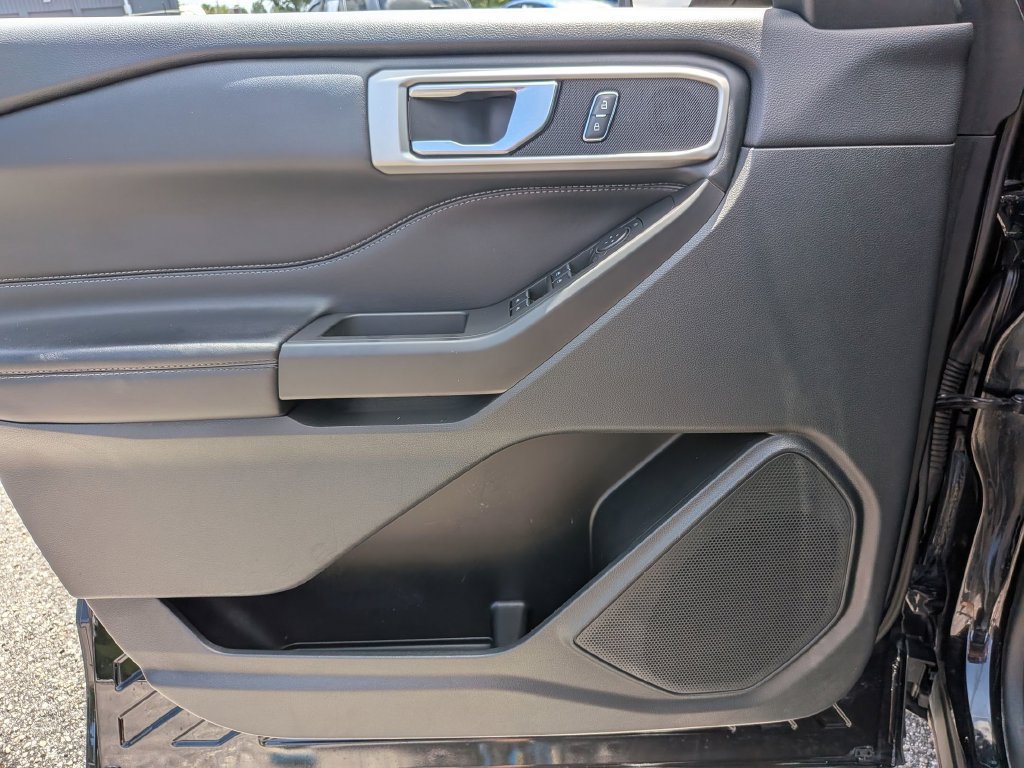 Used 2023 Ford Explorer XLT w/ Equipment Group 202A RWD image 34